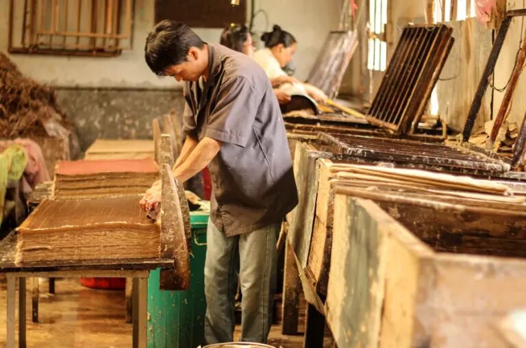 Paper Making
and Incense Rolling